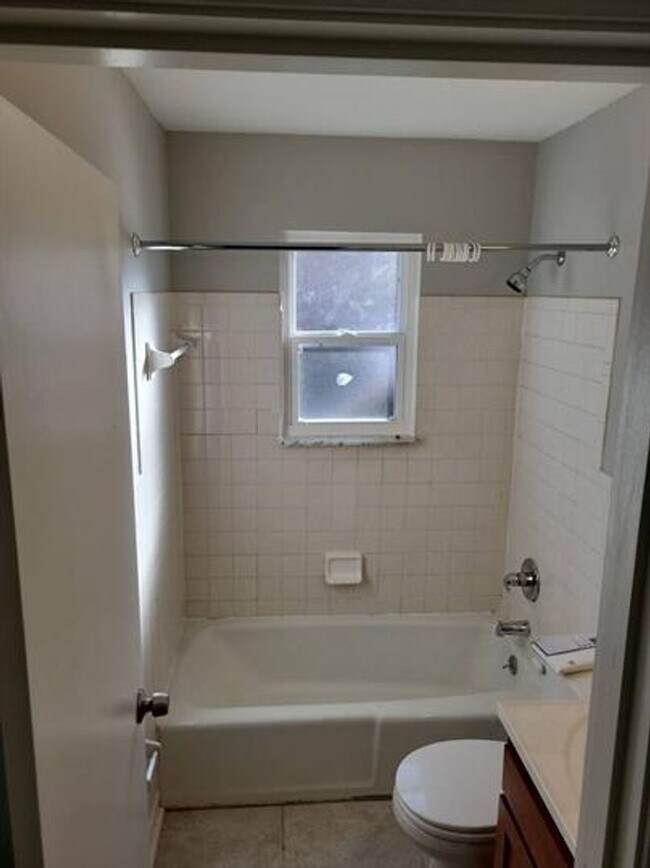 Building Photo - 4808 Saddlebrook Ln