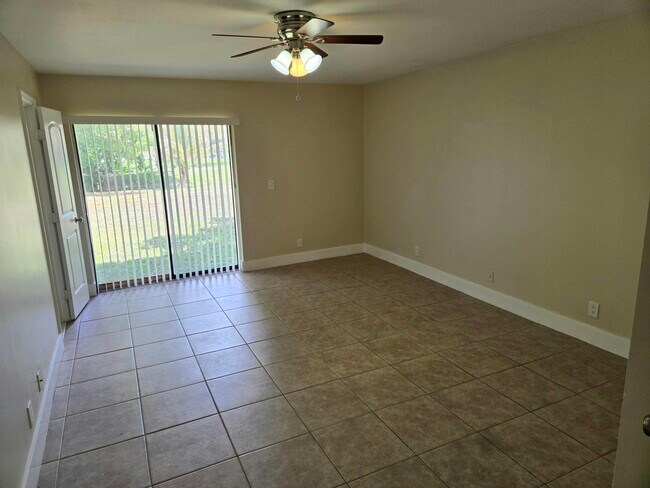 Building Photo - 3921 NW 114th Ave