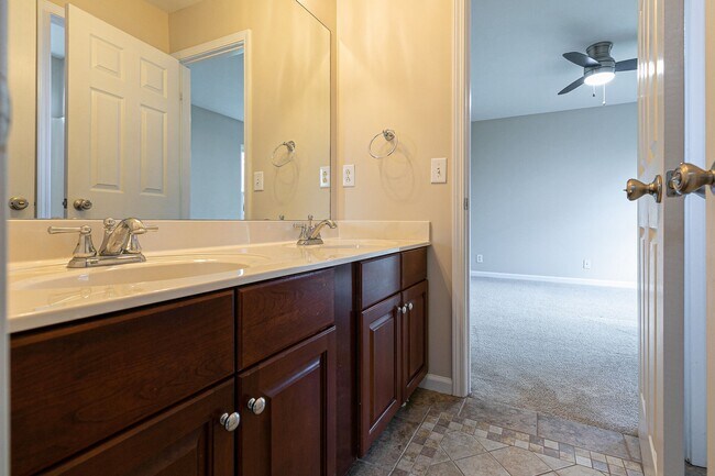 Building Photo - 808 Callahan Pl