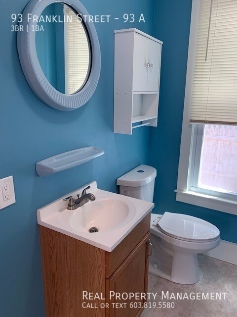 Building Photo - 1st Floor 3 Bedroom Duplex- Great Location