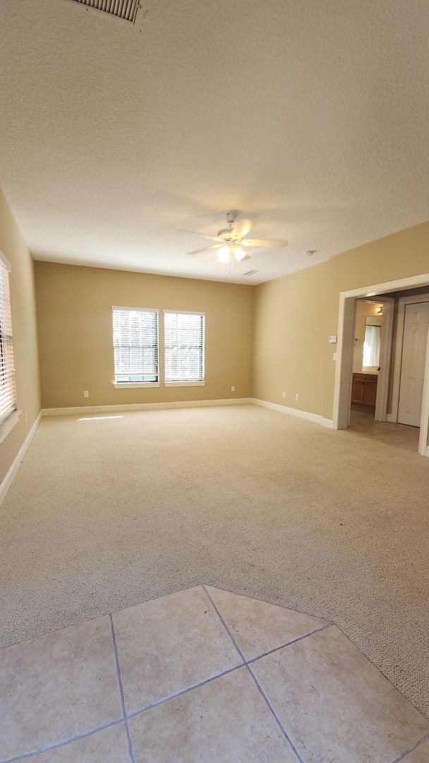 Building Photo - Huge 3 Bed 2.5 bath Home in Palencia- Main Bedroom downstairs plus Upstairs Efficiency