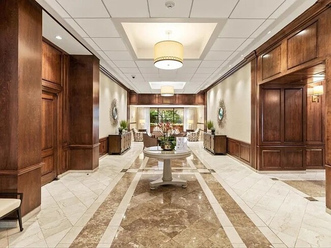 Building Photo - 2 Hawthorne Pl