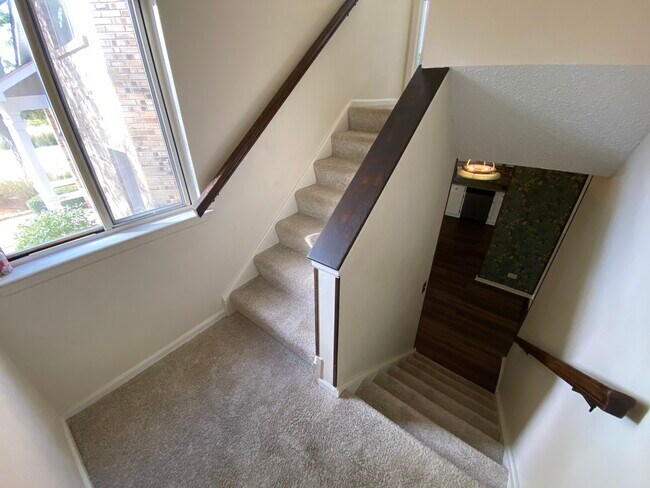 Building Photo - 1283 Ranchview Ct
