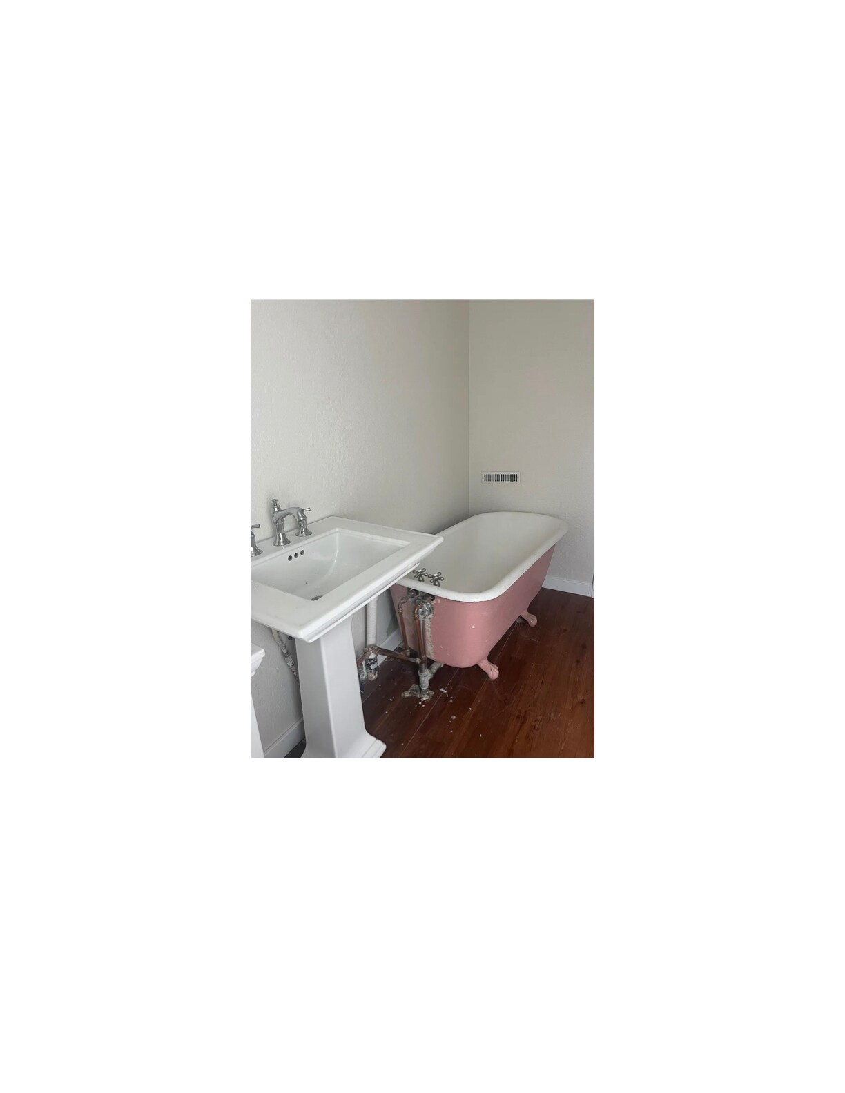 Bathroom with tub only - 2255 Jackson St
