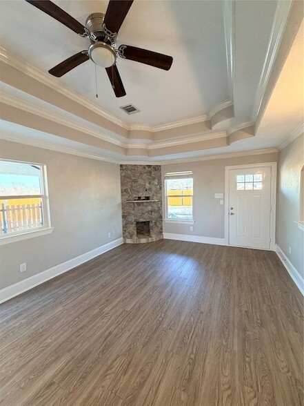 Building Photo - 2005 Pasadena Blvd