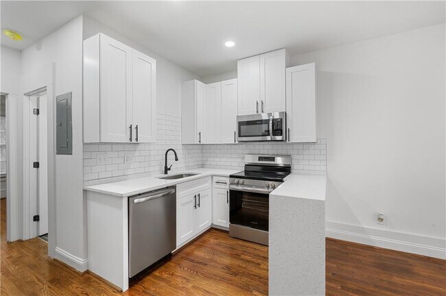 Building Photo - 405 4th St NE