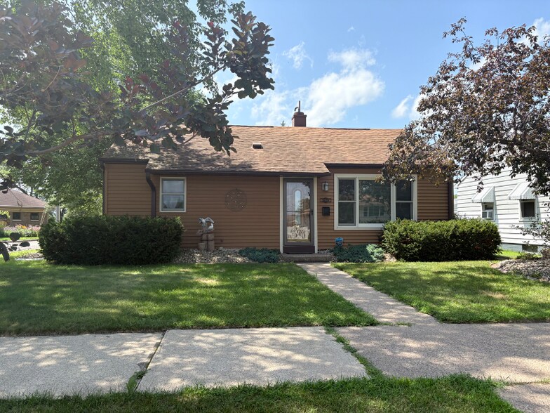 Primary Photo - 2624 14th St S