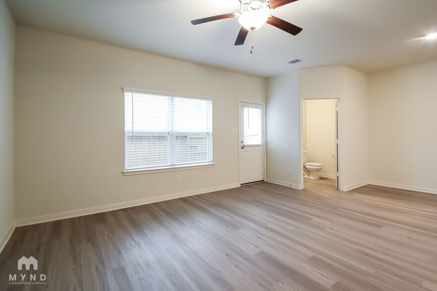 Building Photo - 556 Solomon Ln