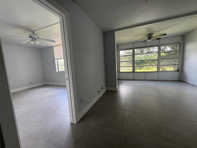 Building Photo - 9235 Lagoon Pl
