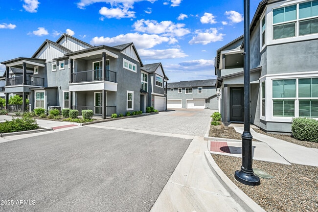 Primary Photo - 11300 N Casa Dega Dr