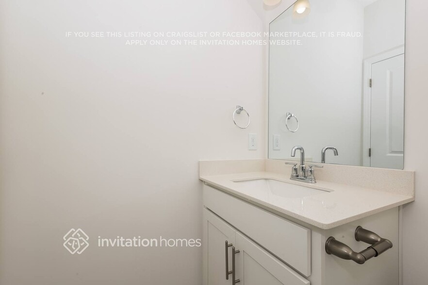 Building Photo - 430 Jet Strm Dr