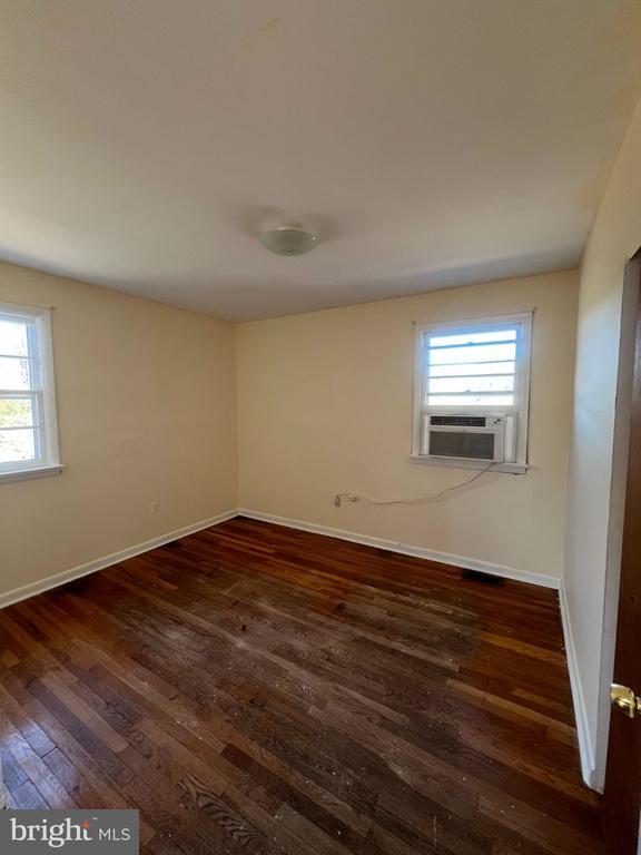 Building Photo - 7297 Jacksonville Ave