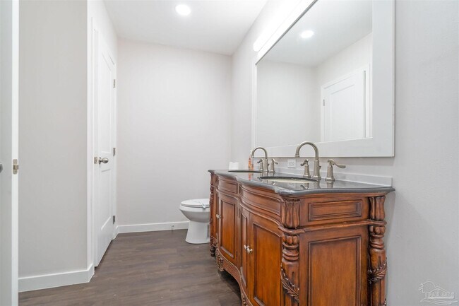 Building Photo - 118 Czar Ln