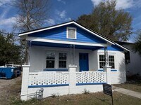 Building Photo - 628 W 48th St