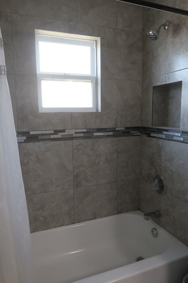 Building Photo - 515 Graneros Ave