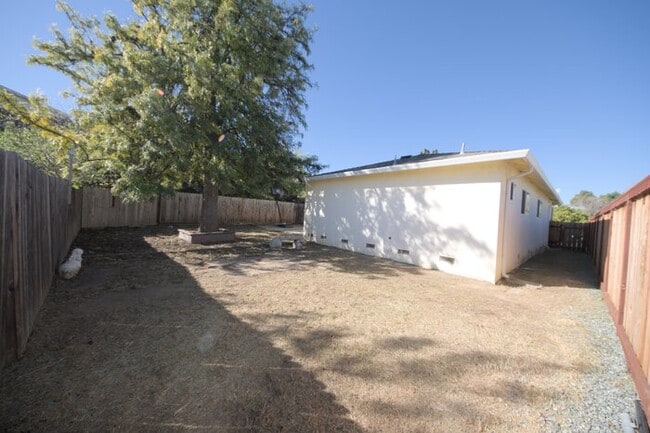 Building Photo - Pittsburg 3 bed/2 bath single family house for rent