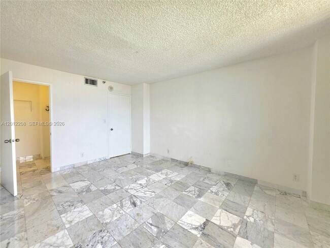 Building Photo - 290 174th St