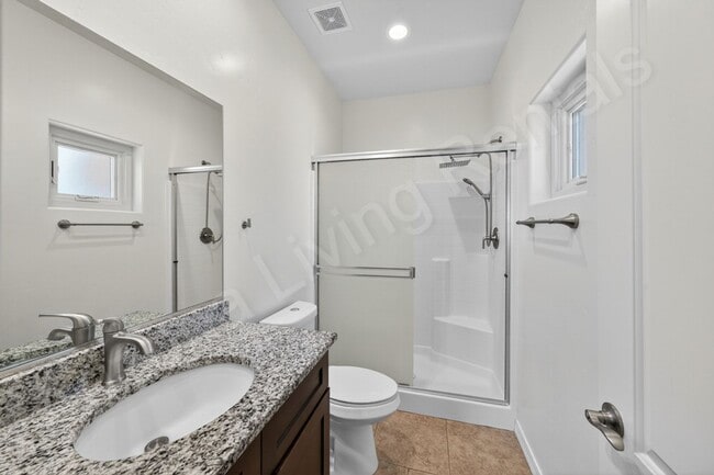 Building Photo - DESIRABLE LOCATION WITH RV PARKING