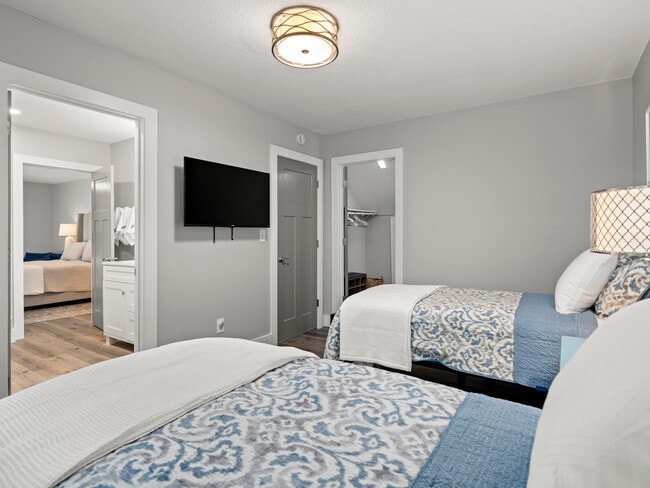 Building Photo - 28 Turnberry Dr