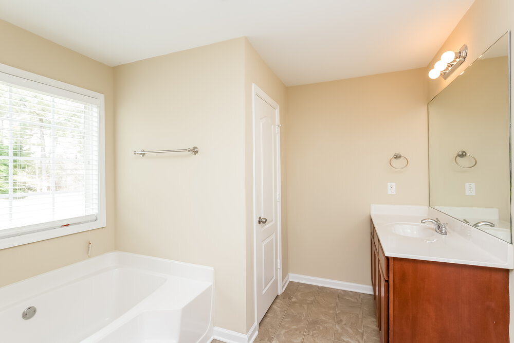 Building Photo - 4050 Grandover Dr NE