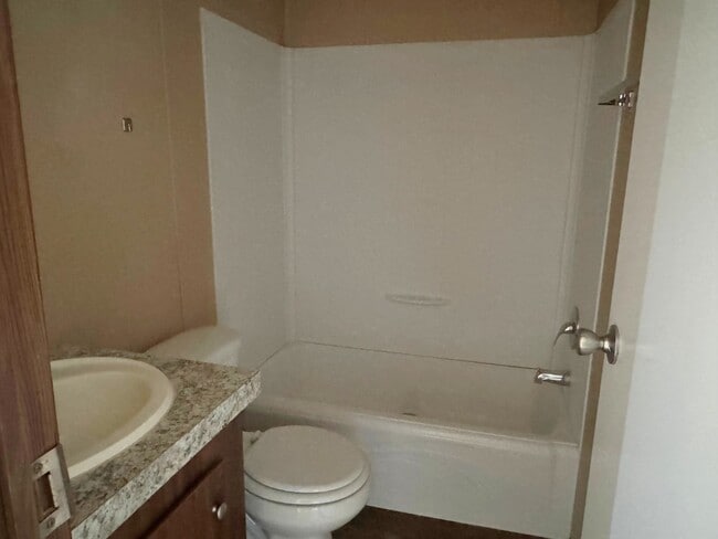 Building Photo - 565 Travis Wy