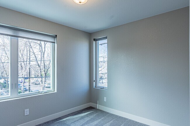 Building Photo - For Rent!  Corner Unit | Modern Townhome |...