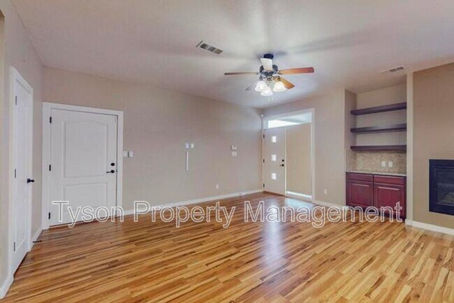 Building Photo - 1667 Domino Dr SE