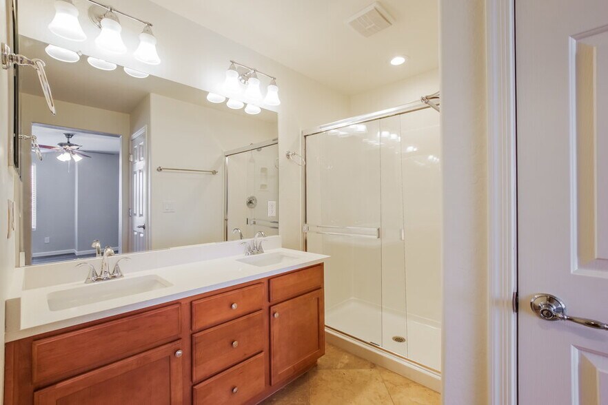 Building Photo - 2141 W Barwick Dr