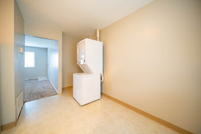 Building Photo - 311 E Jenkins Ave