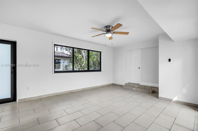 Building Photo - 130 SW 31st Ct