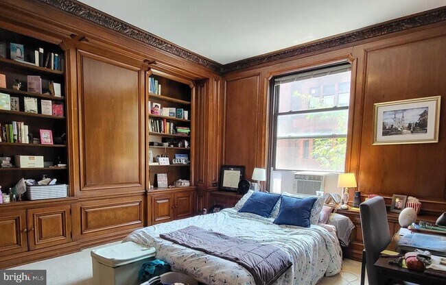 Building Photo - 2031 Locust St