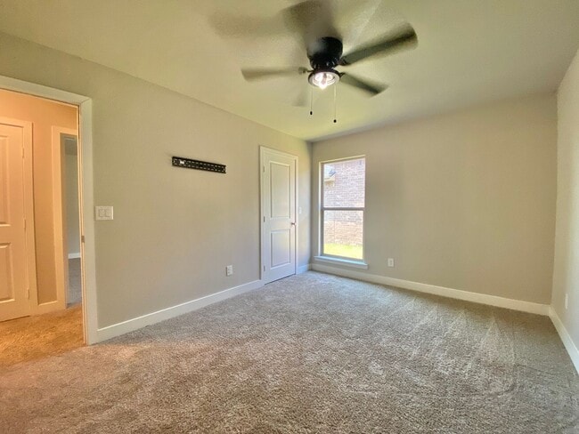 Building Photo - Newer 3 bed 2 bath near Frenship Upland He...