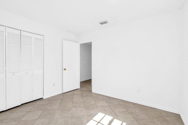 Building Photo - 10905 Eureka St