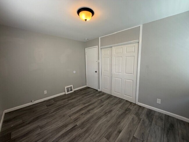 Building Photo - Lovely 3 Bedroom / 1 Bath for Rent - Section 8 Welcome