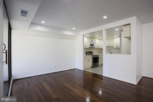 Building Photo - 6317 Park Heights Ave