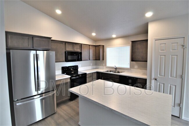 Building Photo - 19571 Newhall Pl