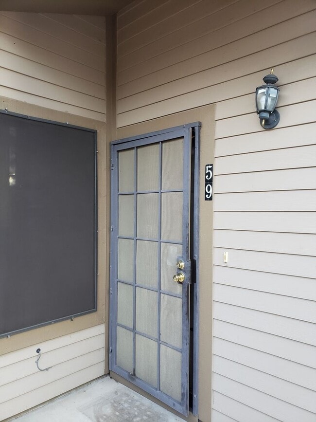 Building Photo - Northwoods Condo - 2 bed / 1 bath with assigned parking