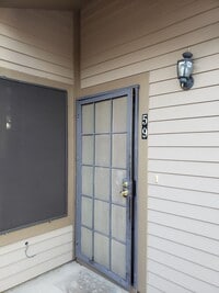 Building Photo - Northwoods Condo - 2 bed / 1 bath with assigned parking