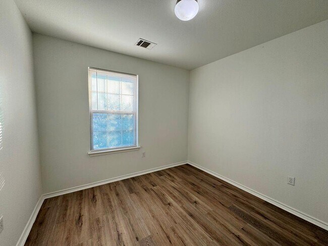 Building Photo - 15206 Walcott Dr