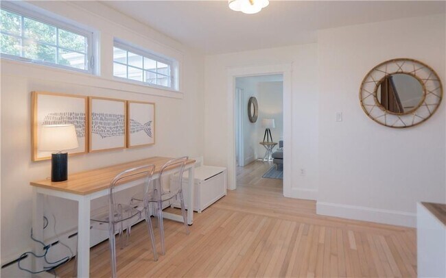 Building Photo - 122 Ruggles Ave