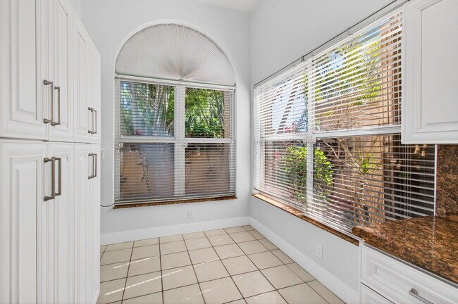 Building Photo - 7848 Travelers Tree Dr