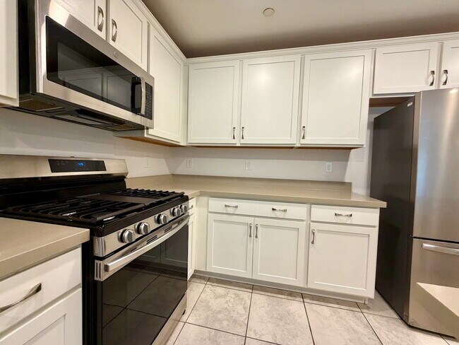 Building Photo - 3 BED 2.5 BATH 2 CAR GARAGE TOWNHOME IN HENDERSON CADENCE COMMUNITY FOR RENT!!