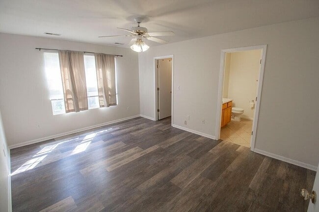 Building Photo - 1603 E Smiley Ln