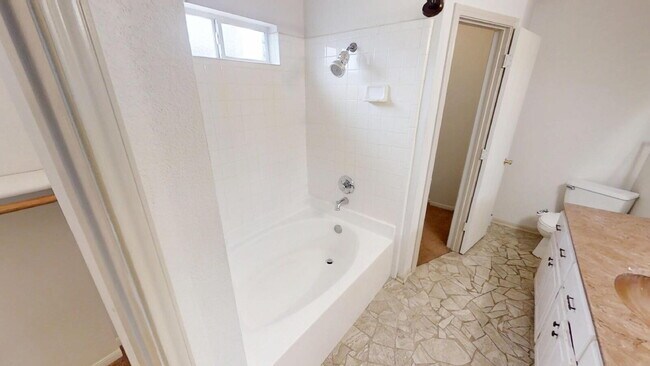 Building Photo - "Spacious 4-Bedroom Retreat with 2 Baths in Prime Killeen Location – 1,590 Sq Ft of Comfort!"
