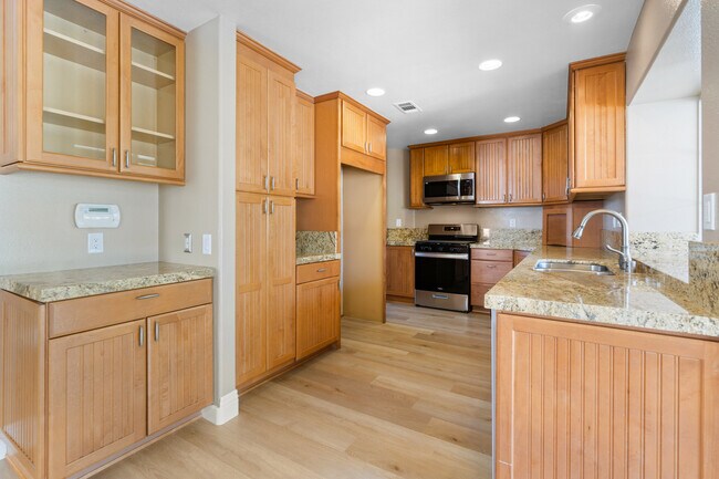 Building Photo - 422 Tartan Way