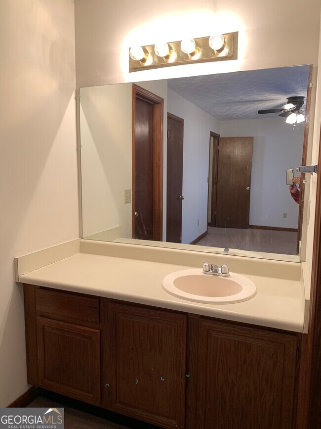 Building Photo - 1107 Booth Ct SW