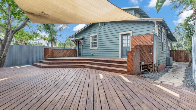 Building Photo - Charming 2BR/2BA with Bonus Room South Tam...