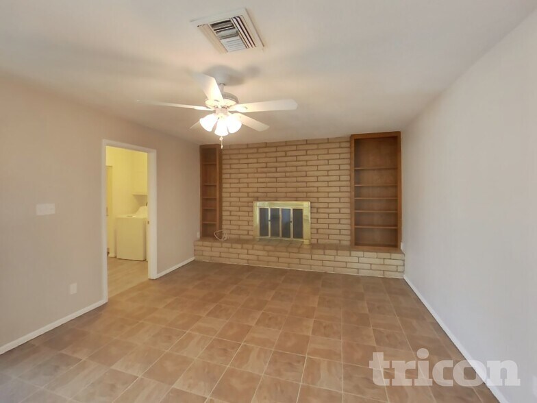 Building Photo - 1550 E Kramer St