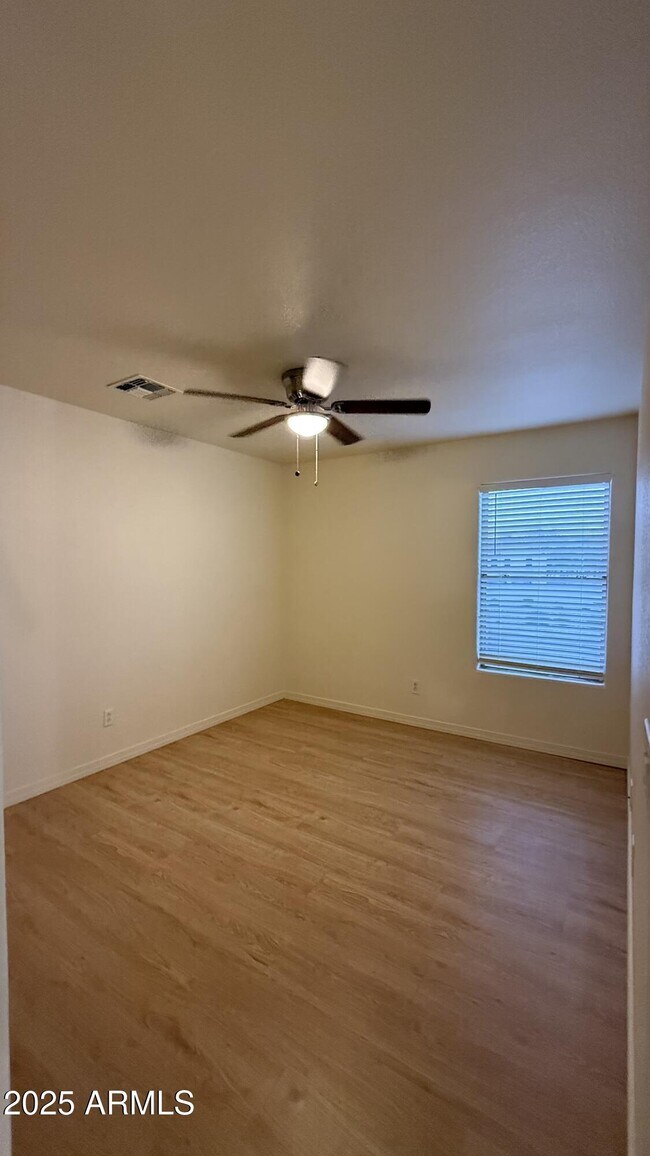 Building Photo - 5109 N 125th Dr