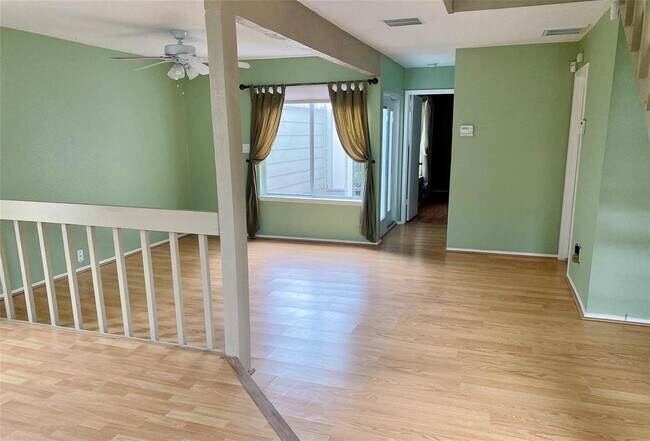 Building Photo - 12975 Wirevine Ln
